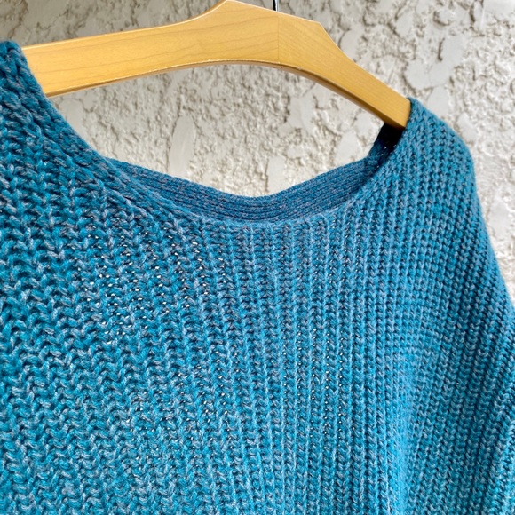 Urban Outfitters Chunky Knit Open-Back Sweater - Picture 4 of 7